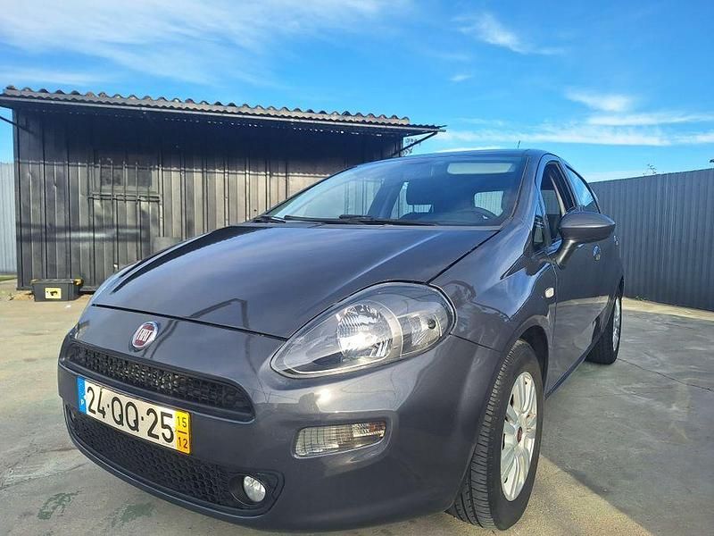 Usado 2015 Fiat Punto Sedan | € 5.900 - Imagem 1/4
