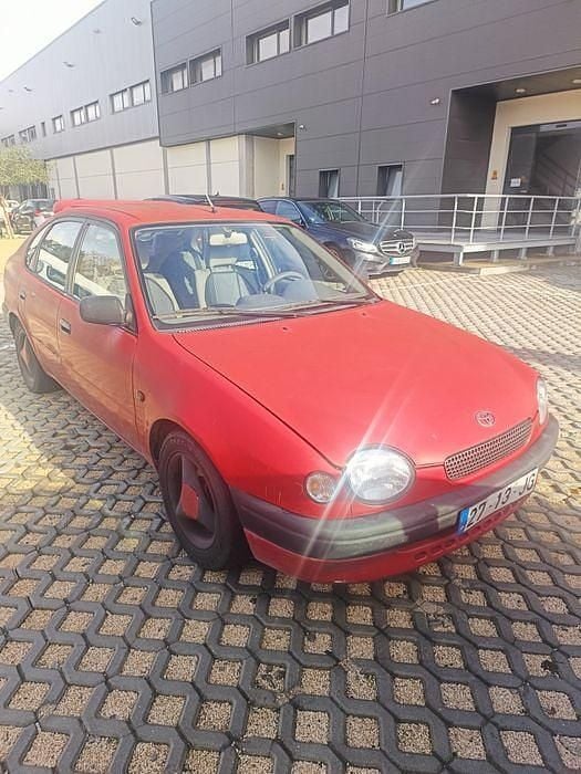 Usado 1997 Toyota Corolla Sedan | € 2.300 - Imagem 1/4