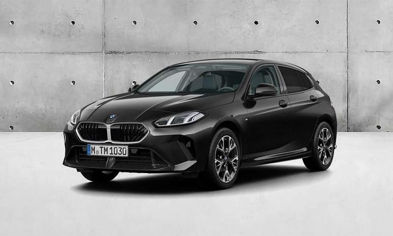 Preto sapphire metalizada Novo 2025 BMW 120 Shadowline Citadino | € 43.488 (Preço elevado) - Imagem 1/4