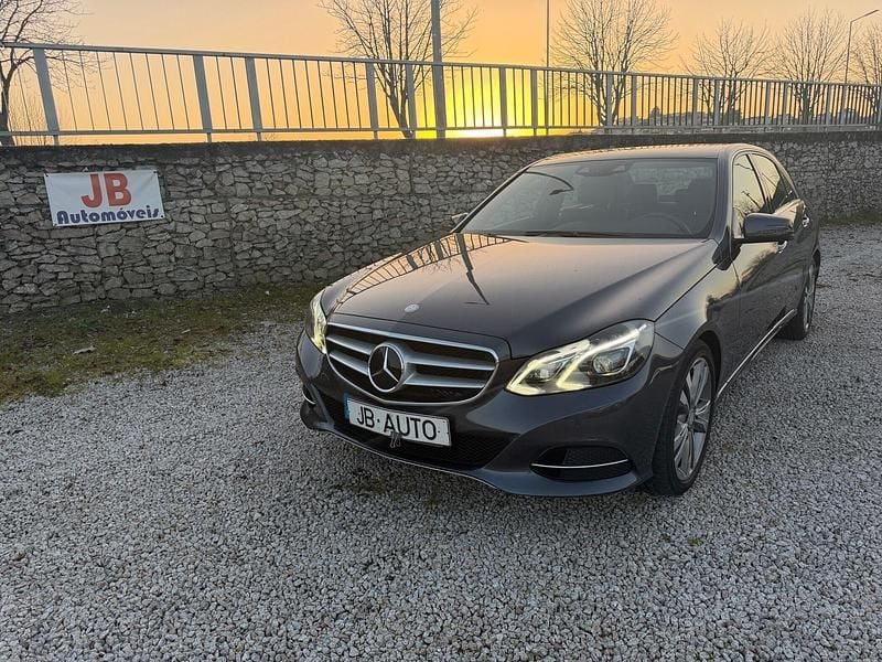 Usado Mercedes E300 Avantgarde 231 HP (169 kW) 2013 Cinza Sedan