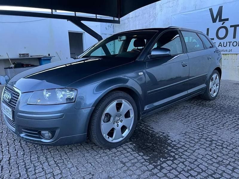 Usado Audi A3 Ambiente 140 HP (102 kW) 2004 Cinza antracite Citadino