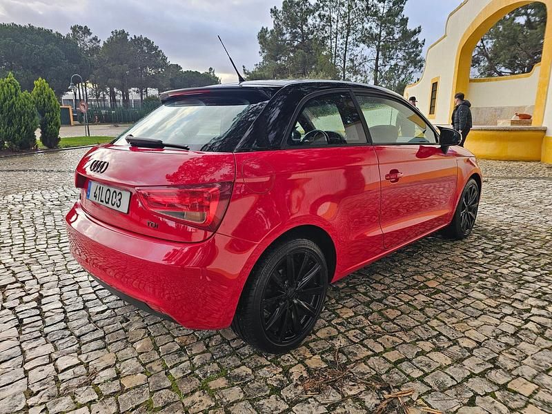 Usado Audi A1 Sport 105 HP (77 kW) 2011 Vermelho Citadino