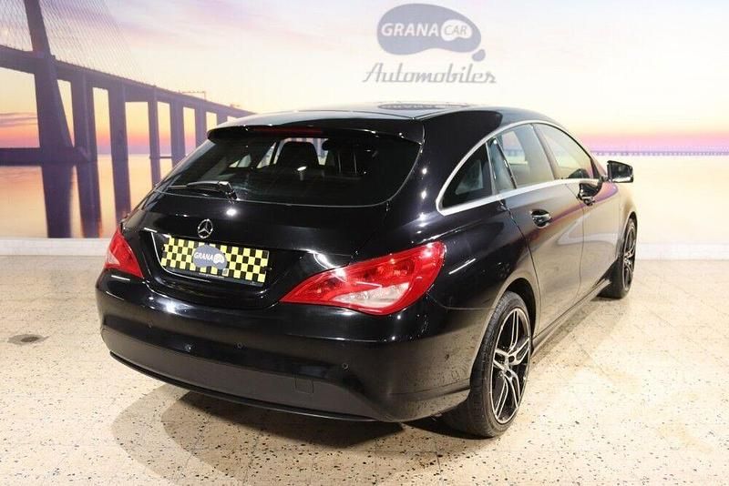 Usado Mercedes CLA180 Shooting Brake Urban 109 HP (80 kW) 2016 Preto Carrinha