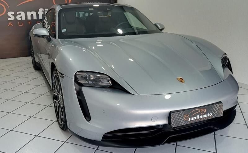 Cinzento Usado 2021 Porsche Taycan Sedan | € 69.000 - Imagem 1/4