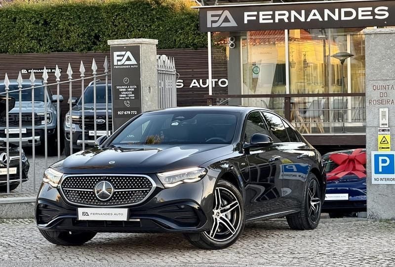Cinza Usado 2025 Mercedes E300 Premium Sedan | € 73.990 - Imagem 1/4