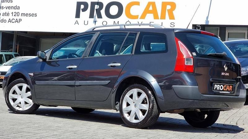 Usado Renault Mégane III 105 HP (77 kW) 2009 Cinzento Carrinha