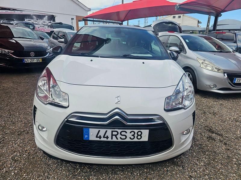 Usado Citroën DS3 Chic 100 HP (73 kW) 2016 Branco Citadino