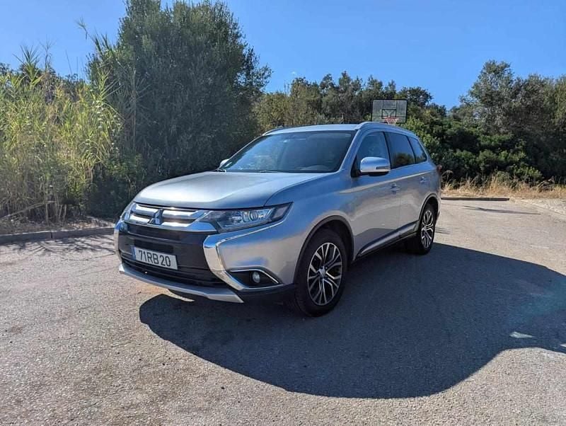 Cinzento Usado 2016 Mitsubishi Outlander SUV | € 14.000 (Bom preço) - Imagem 1/4