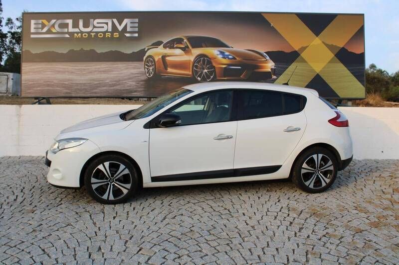 Branco Usado 2011 Renault Mégane III Bose Edition | € 5.490 - Imagem 1/4