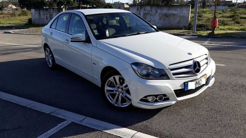 Usado 2011 Mercedes C220 Avantgarde Sedan | € 17.500 - Imagem 1/4