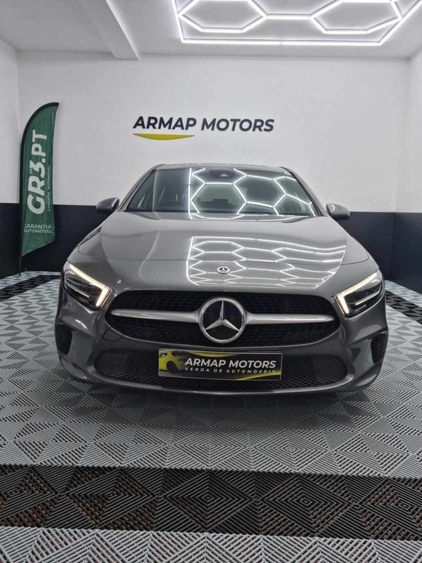 Cinza Usado 2018 Mercedes A180 Style | € 22.250 (Preço justo) - Imagem 1/4