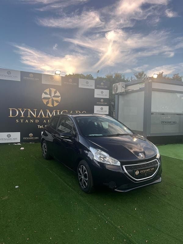 Preto Usado 2014 Peugeot 208 Allure Citadino | € 7.200 (Bom preço) - Imagem 1/4