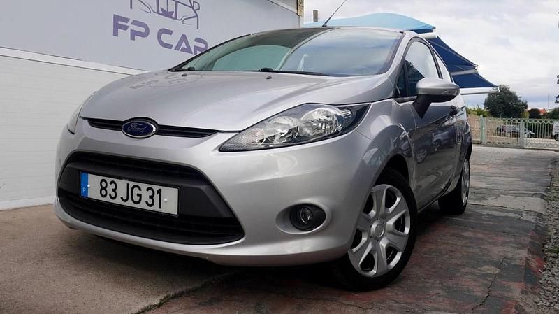 Usado Ford Fiesta 68 HP (50 kW) 2010 Cinzento Citadino