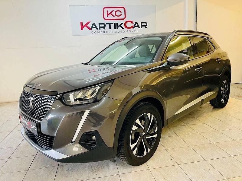 Usado Peugeot 2008 130 HP (95 kW) 2021 Cinzento SUV