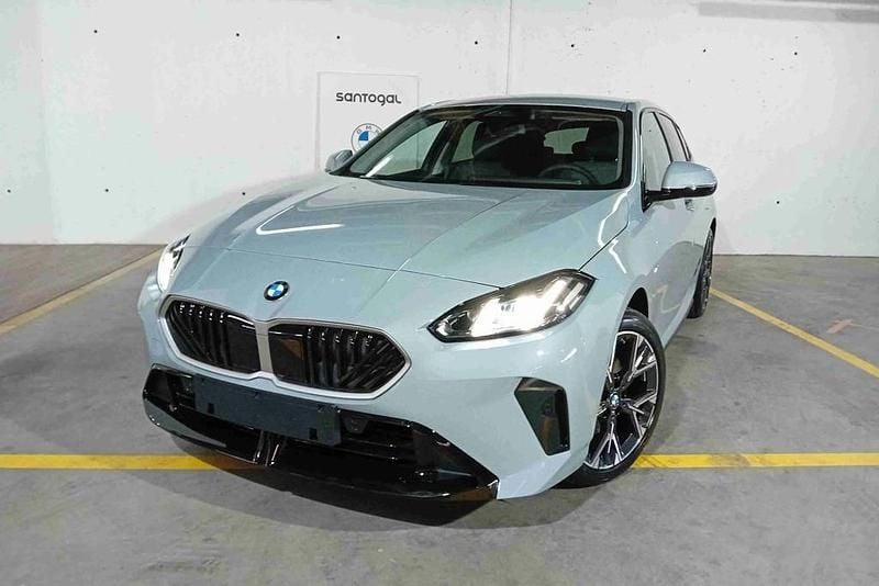 Cinzento Novo 2025 BMW 116 Performance Citadino | € 36.900 - Imagem 1/4