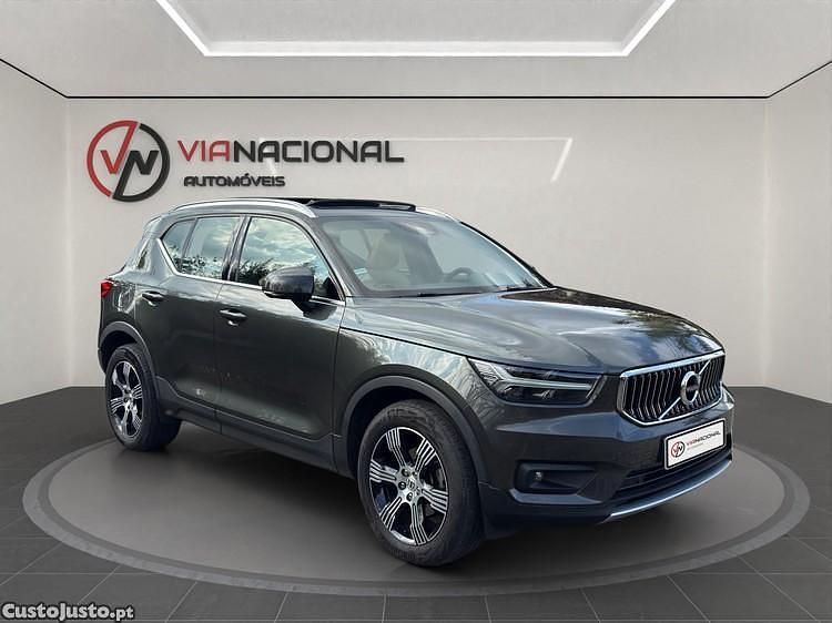 Cinza Usado 2018 Volvo XC40 Inscription SUV | € 25.990 (Preço justo) - Imagem 1/1