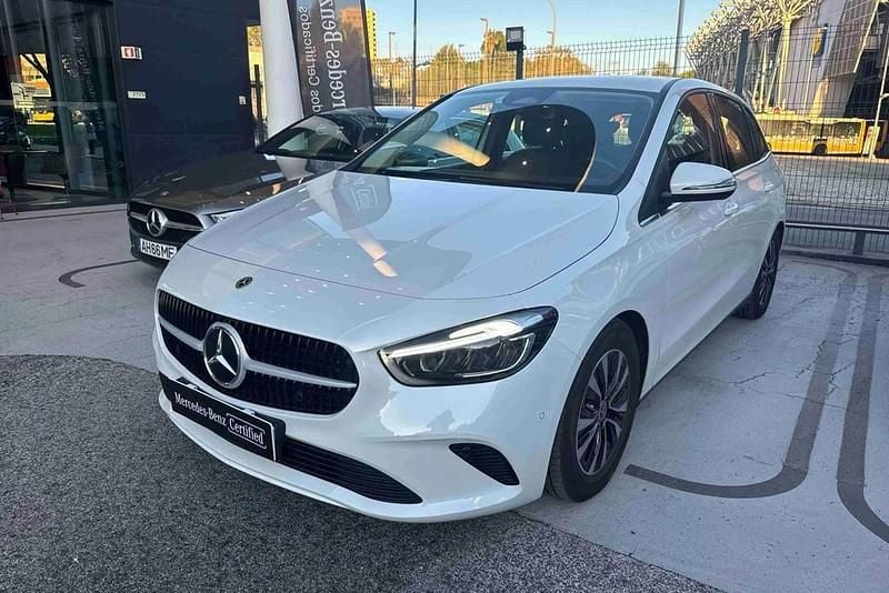 Usado Mercedes B180 116 HP (85 kW) 2024 Branco Monovolume