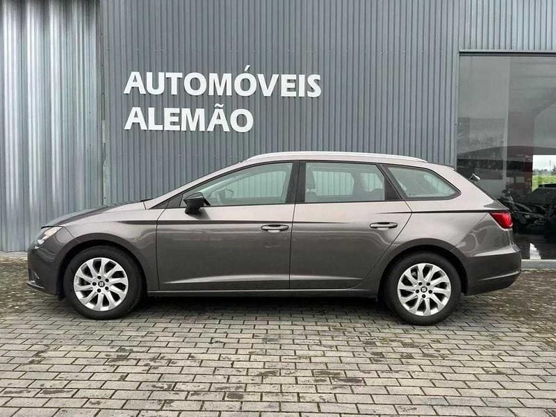 Usado Seat Leon ST Ecomotive 105 HP (77 kW) 2014 Cinza escuro Carrinha