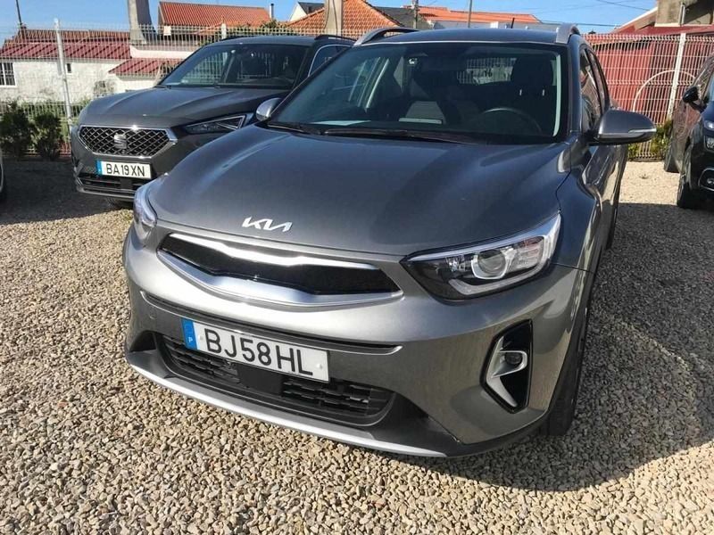 Cinzento Usado 2024 Kia Stonic SUV | € 24.000 (Caro) - Imagem 1/4