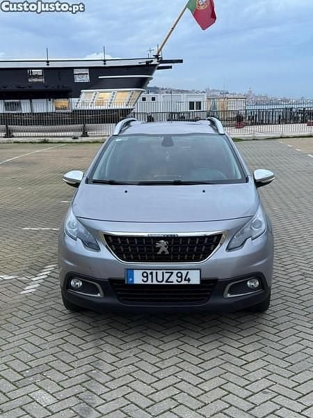Cinza Usado 2018 Peugeot 2008 Style SUV | € 9.800 (Preço justo) - Imagem 1/1