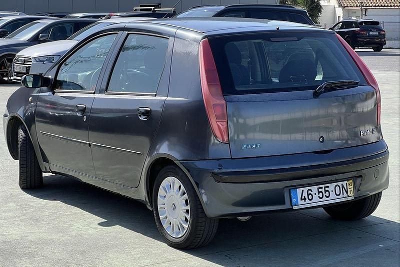 Usado Fiat Punto 75 HP (55 kW) 1999 Sedan