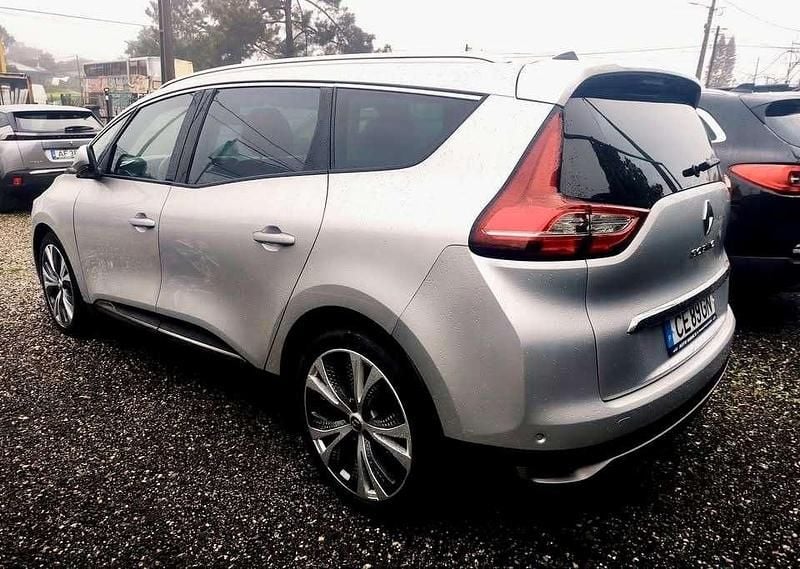 Usado Renault Grand Scénic IV 160 HP (117 kW) 2018 Cinzento Monovolume