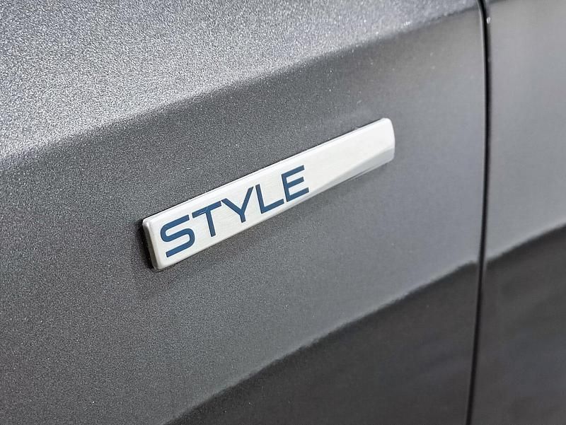 Usado Peugeot 308 Style 130 HP (95 kW) 2021 Cinzento Sedan