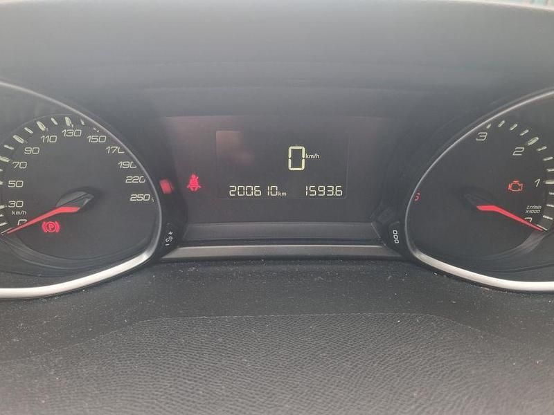 Usado Peugeot 308 130 HP (95 kW) 2015 Sedan