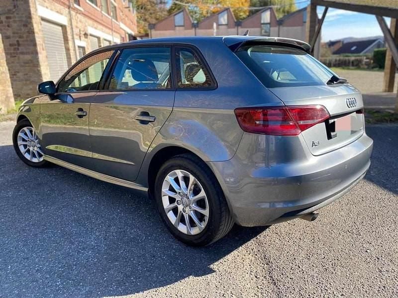 Usado Audi A3 Premium 110 HP (80 kW) 2015 Cinzento