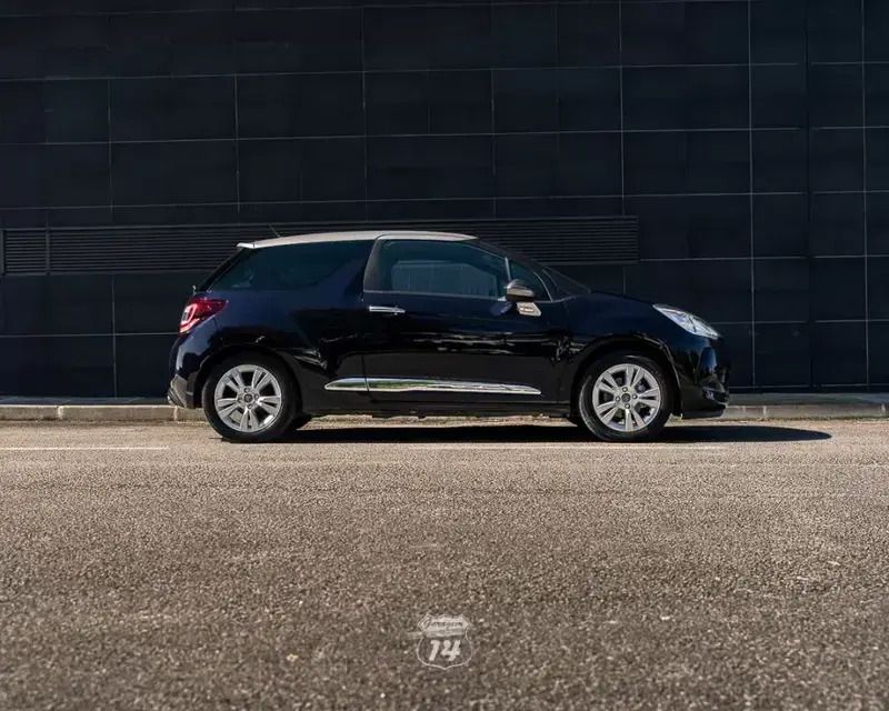 Usado Citroën DS3 Chic 82 HP (60 kW) 2014 Azul Citadino