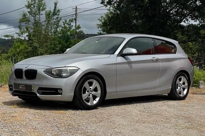 Cinzento Usado 2013 BMW 116 Citadino | € 12.900 (Preço justo) - Imagem 1/4