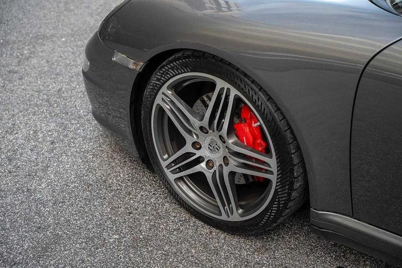 Usado Porsche 911 355 HP (261 kW) 2006 Cinzento