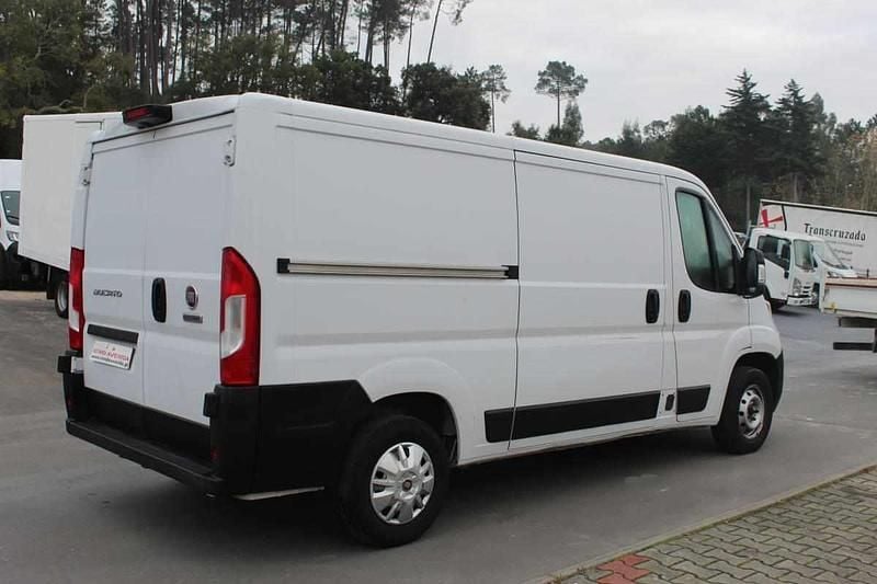 Usado Fiat Ducato 120 HP (88 kW) 2022 Branco Van