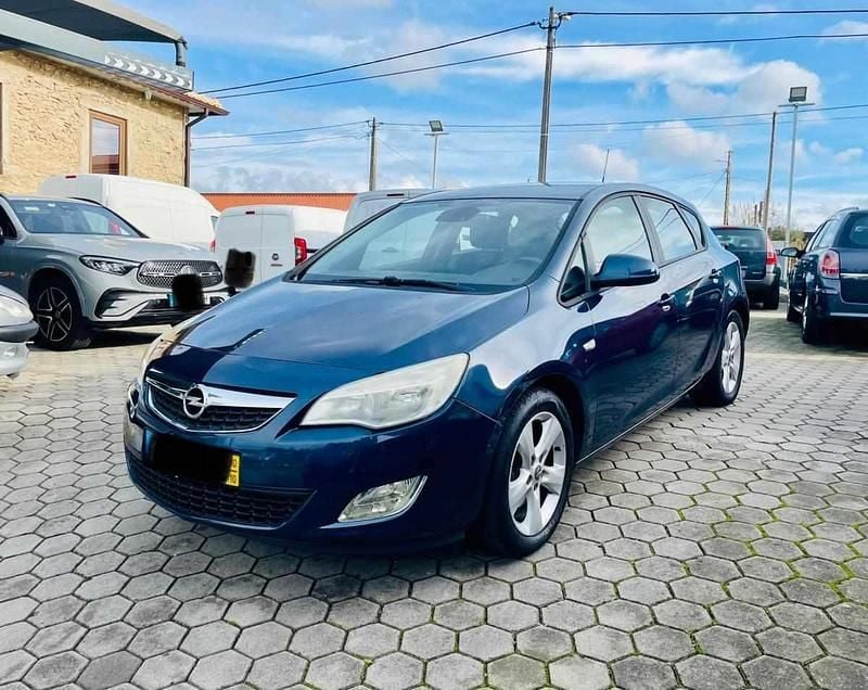 Azul Usado 2010 Opel Astra Enjoy Citadino | € 4.990 (Bom preço) - Imagem 1/4