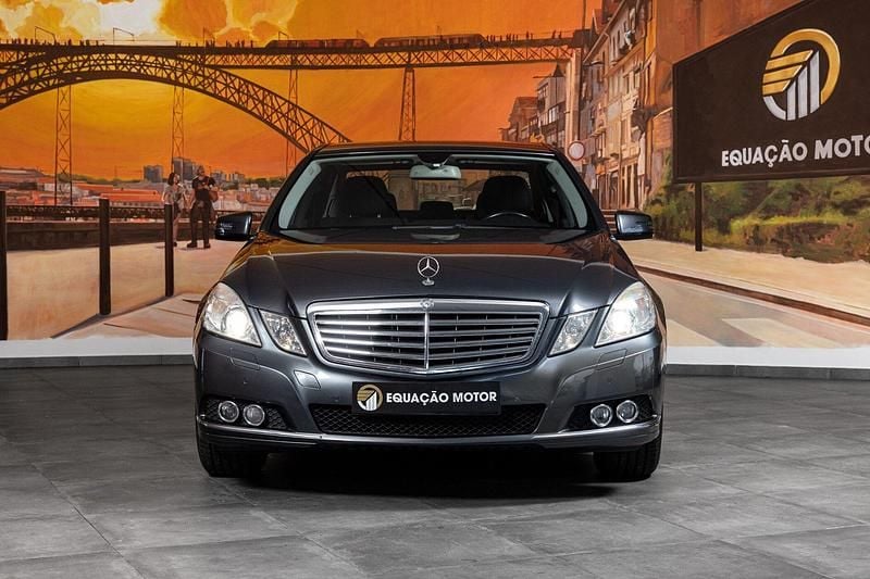 Usado Mercedes E250 Elegance 204 HP (150 kW) 2009 Cinza Sedan
