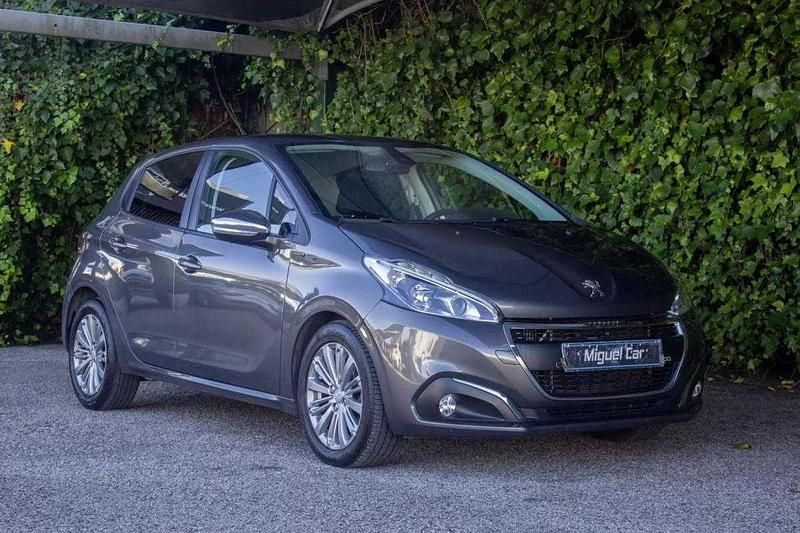 Cinzento Usado 2019 Peugeot 208 Signature Sky Citadino | € 11.900 (Bom preço) - Imagem 1/4