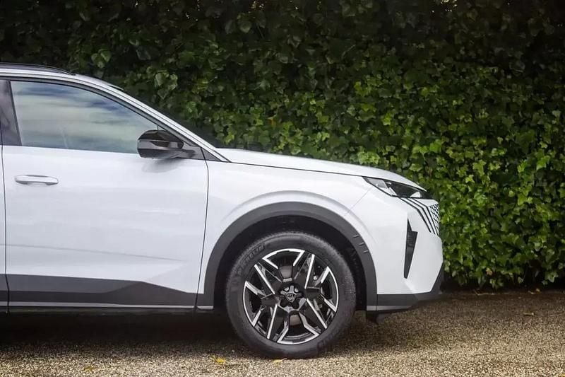 Usado Peugeot 5008 Allure 145 HP (106 kW) 2025 Branco Monovolume