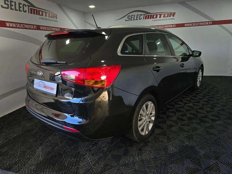 Usado Kia Ceed Sportswagon 90 HP (66 kW) 2013 Preto Carrinha