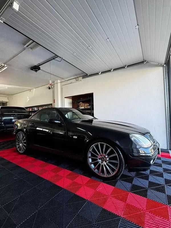 Preto Usado 1998 Mercedes SLK230 Cabrios | € 12.900 (Preço elevado) - Imagem 1/4