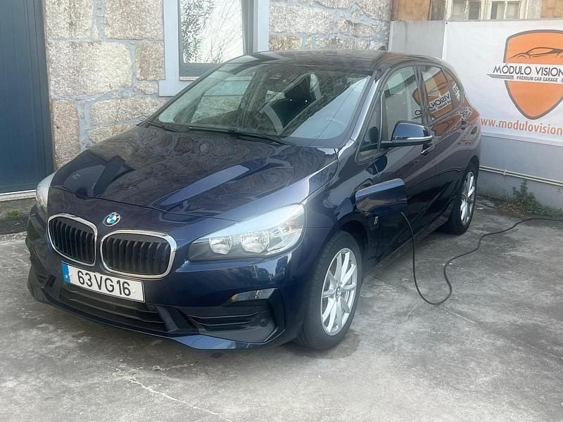 Azul Usado 2018 BMW 225 Luxury Line Monovolume | € 16.750 - Imagem 1/4