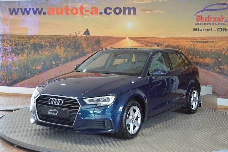 Azul Usado 2019 Audi A3 Sedan | € 17.000 (Preço justo) - Imagem 1/4