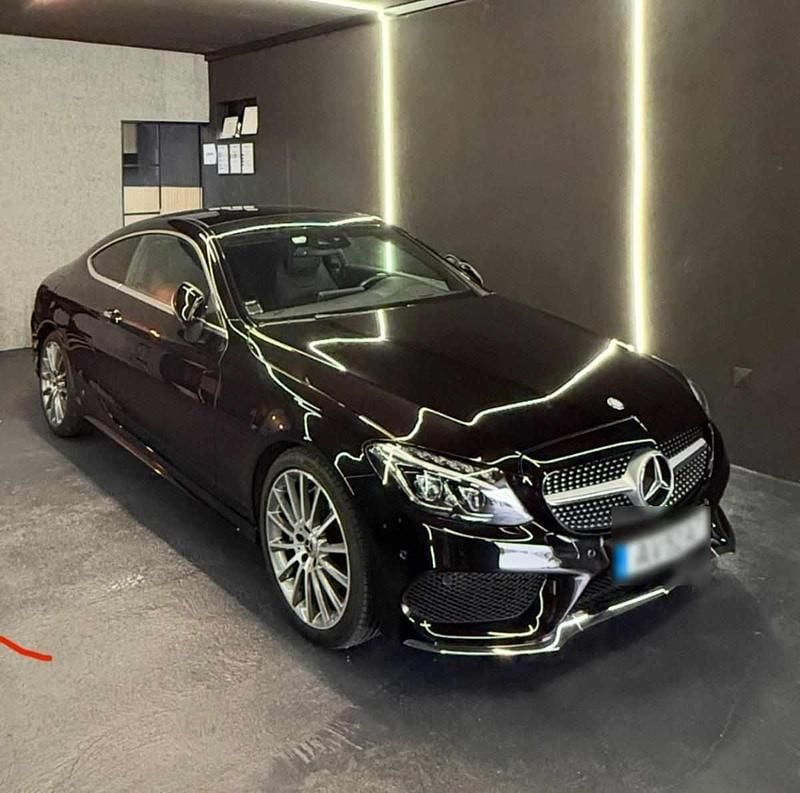 Preto Usado 2016 Mercedes C220 | € 30.750 - Imagem 1/4