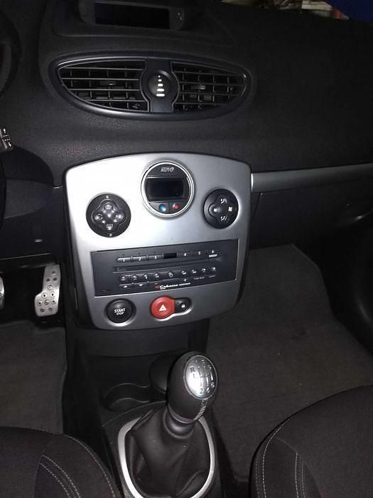 Usado Renault Clio III R.S. 197 HP (144 kW) 2006