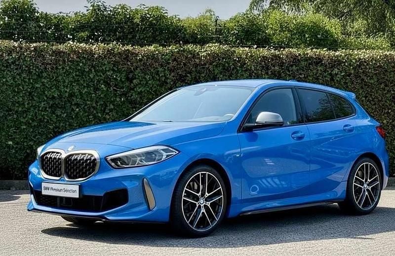 Azul Usado 2020 BMW M135 Citadino | € 38.000 - Imagem 1/4