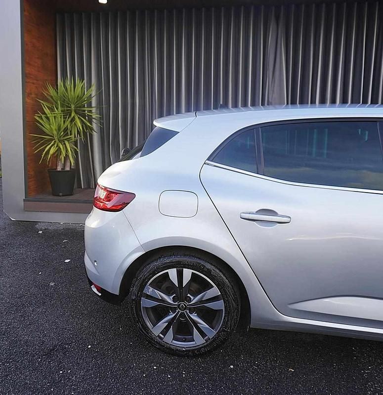 Usado Renault Mégane IV 115 HP (84 kW) 2020 Cinzento