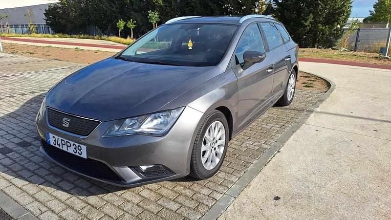 Cinzento Usado 2015 Seat Leon Ecomotive Citadino | € 9.990 (Bom preço) - Imagem 1/4