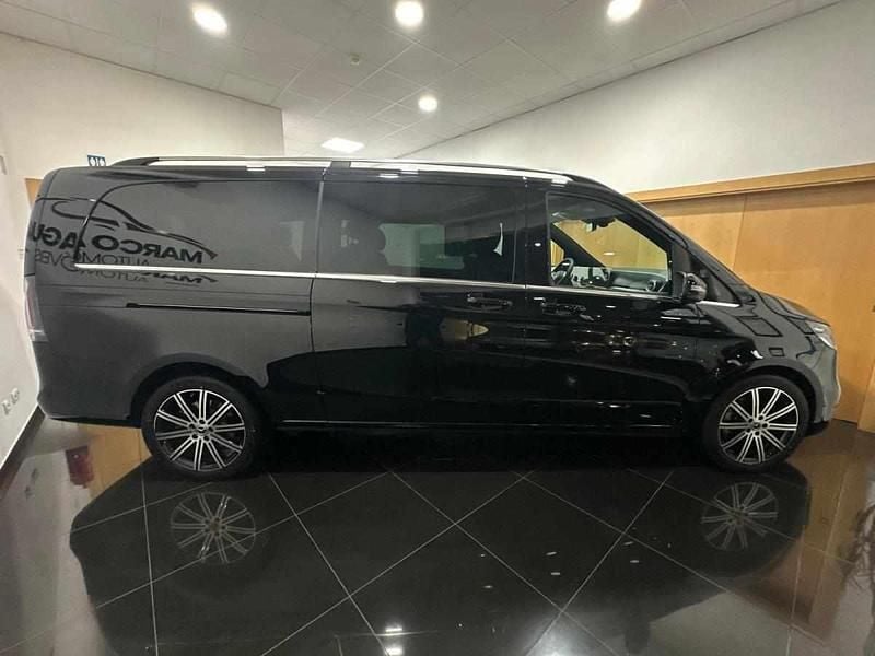 Usado Mercedes V250 190 HP (139 kW) 2025 Cinzento Monovolume