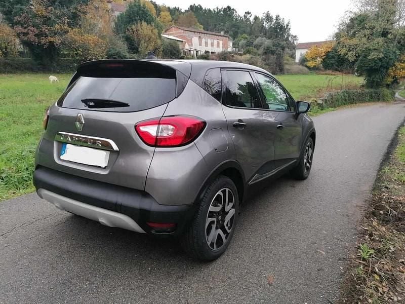 Usado Renault Captur 90 HP (66 kW) 2016 Cinzento SUV