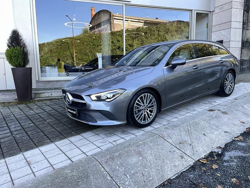 Usado Mercedes CLA180 116 HP (85 kW) 2020 Cinzento branco Sedan