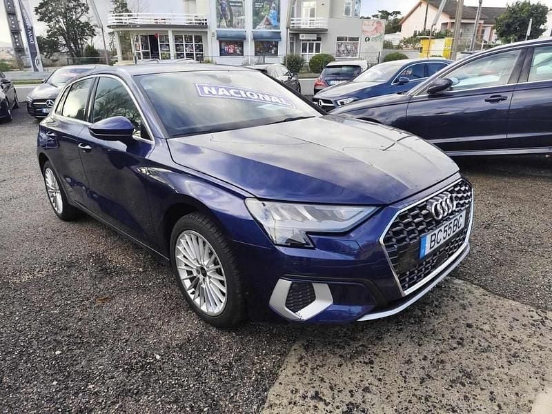 Usado Audi A3 110 HP (80 kW) 2023 Azul Sedan
